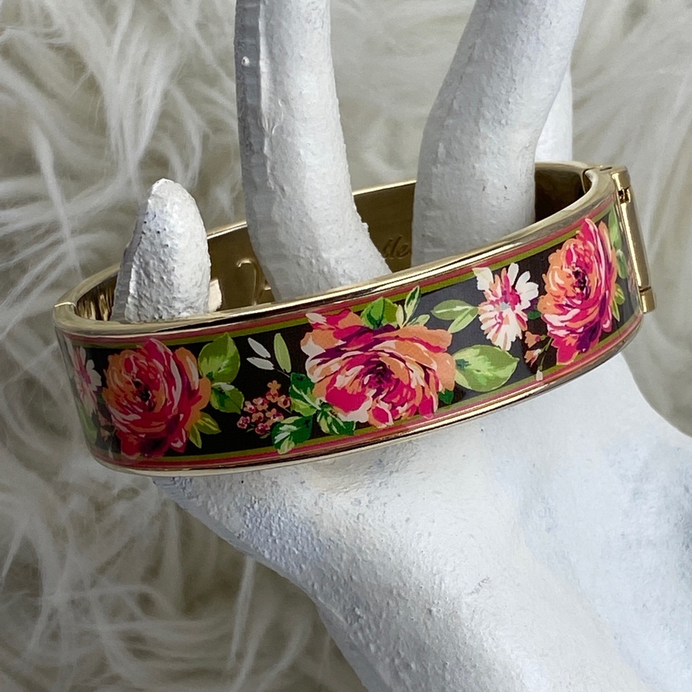 GUC VERA BRADLEY FLORAL ENAMEL & GOLD HINGE BANGLE